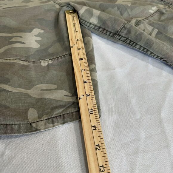 Levis Camo Cargo Shorts Mens Size 42 US - Picture 9 of 12